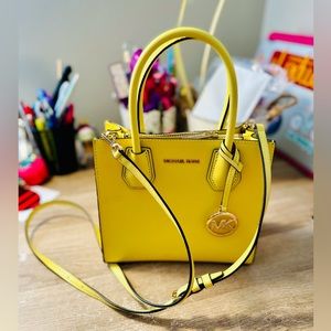 This is a medium cross bag color is yellow